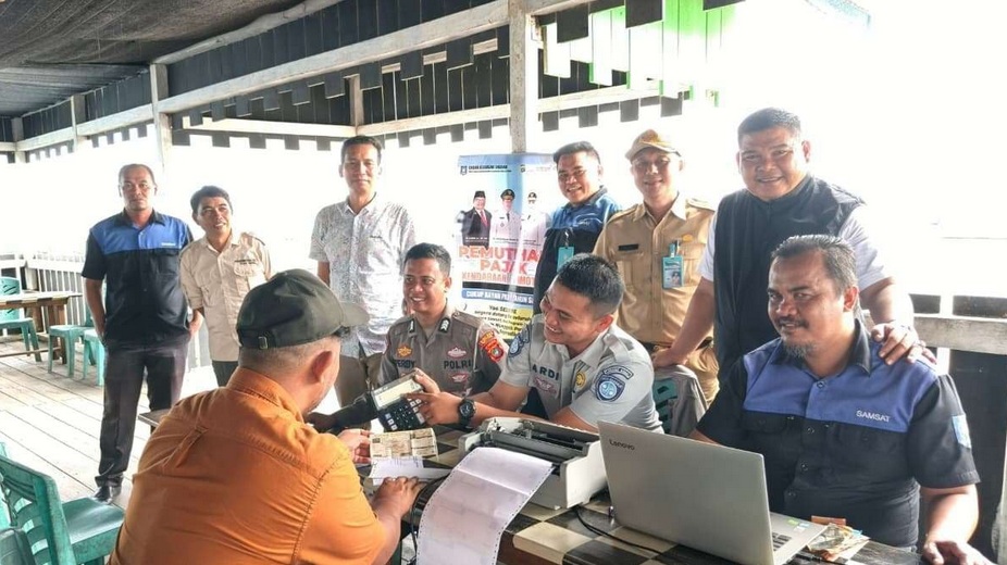 Program Melasau Permudah Warga Selat Nasik, Belitung Bayar Pajak