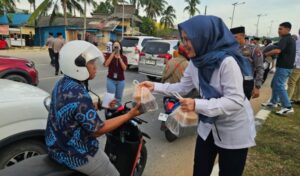 Aksi Sosial Polantas Kepri, Santuni Panti Asuhan hingga Bagikan Takjil ke Pengguna Jalan