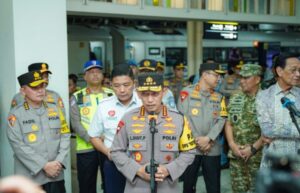 Kakorlantas Dampingi Kapolri Tinjau Stasiun Tugu Yogyakarta, Penumpang Meningkat Jadi 55 Ribu
